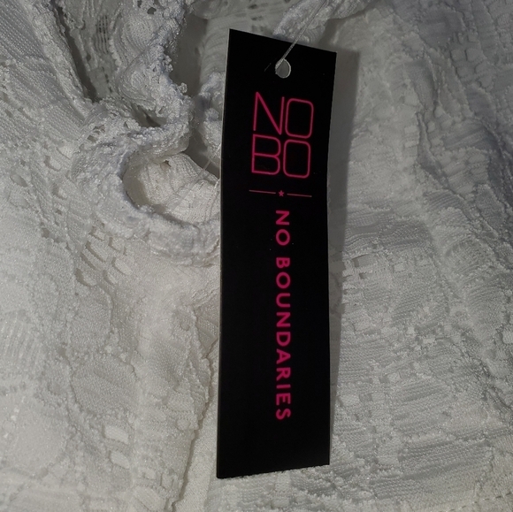 No Boundaries Sweetheart Cutout Wide Neck Lace Crop Top - NEW - Large - Picture 6 of 10